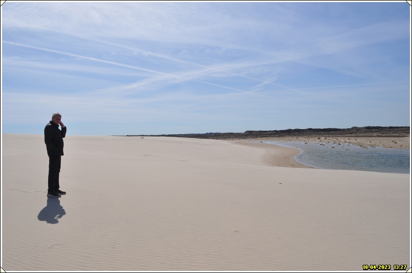 Et billede, der indeholder udendørs, sky, strand, vand

Automatisk genereret beskrivelse
